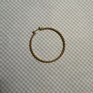 Single gold hoop